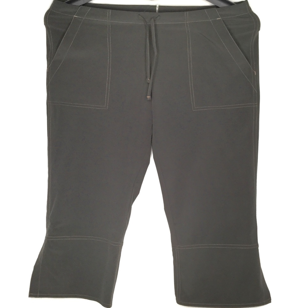 Lucy Women’s Capri Pants Size Small